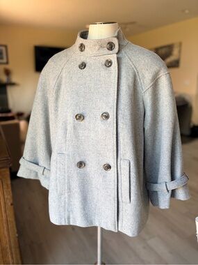 New condition! Fall 2008 GAP Light Gray Double-Breasted 100% Wool Pea/Cape Coat